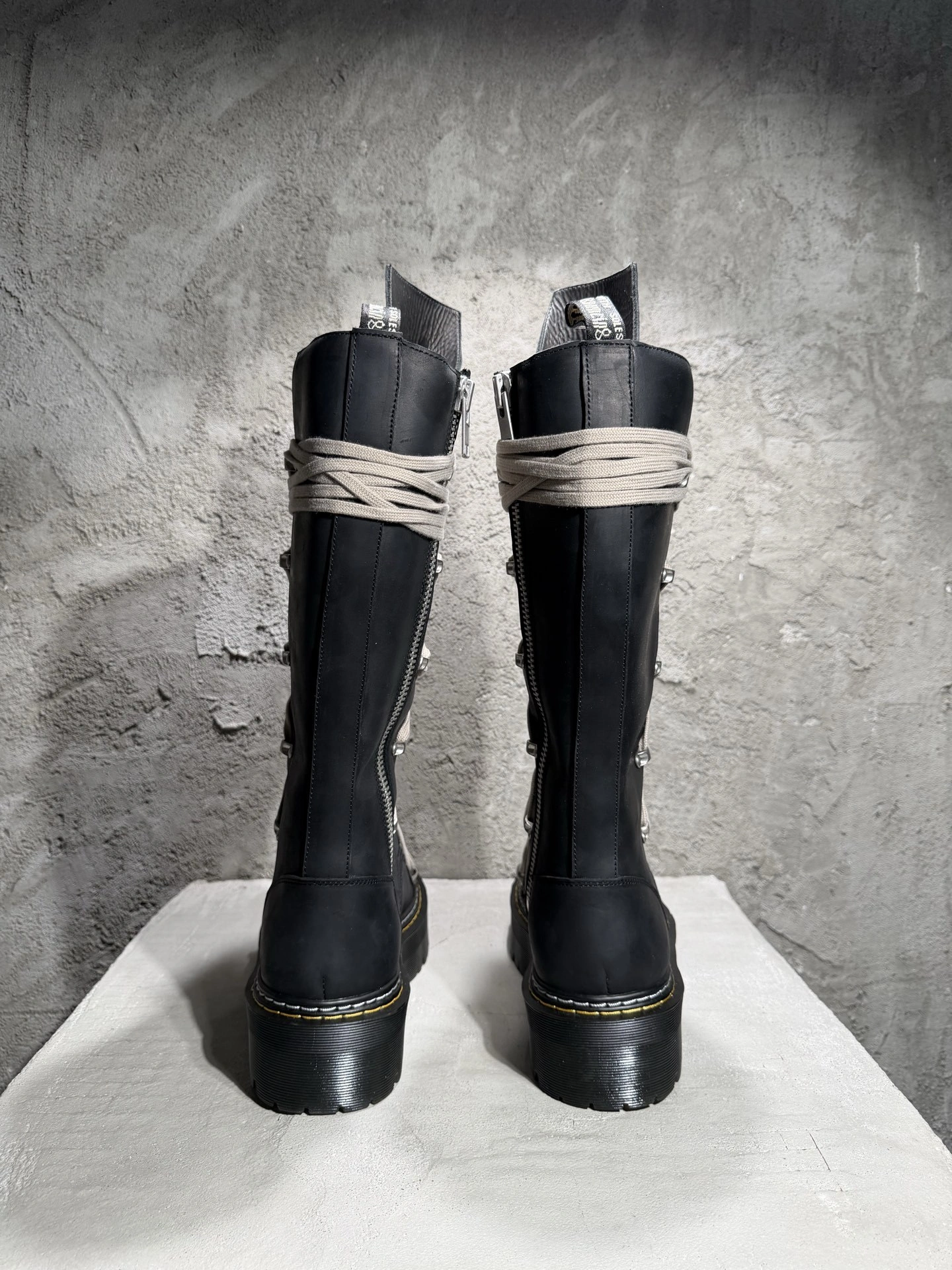 OOBB-- Ow59s DM02E68110001-09  DW02E68110001-09 Ow59s x Dr.Martin Calfskin cowhide item:F-X409B0221B